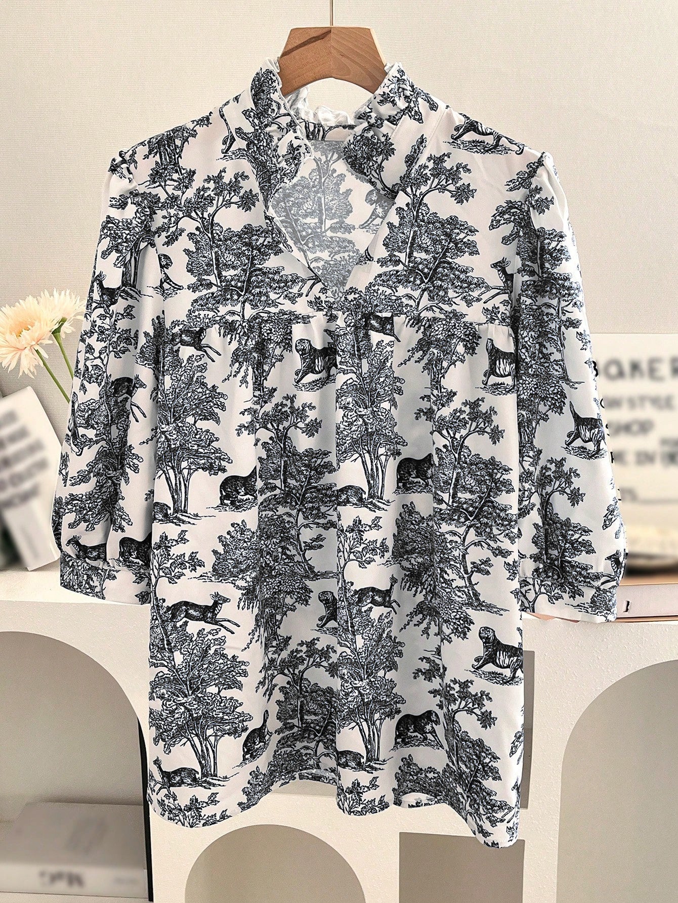 Women's V-neck Ruffle Collar Printed Shirts